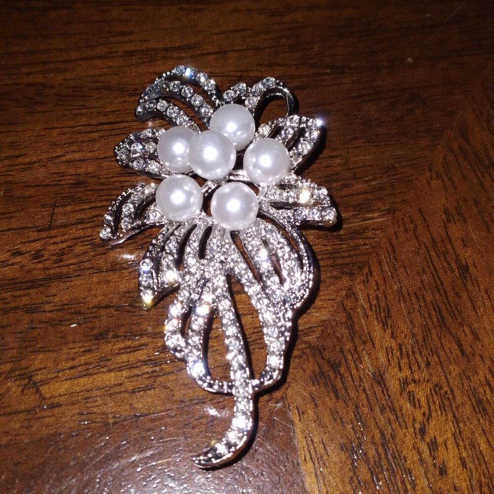 Elegant Brooch Pin, Made in Europe